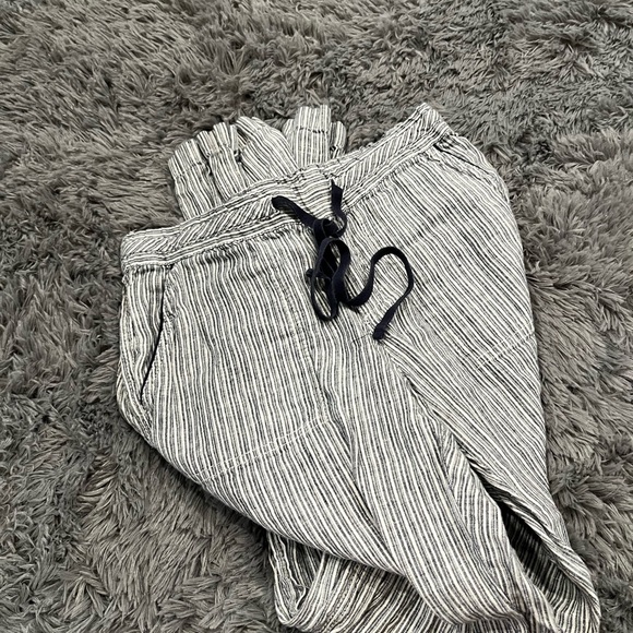 Striped Linen Pants with Belt - Picture 3 of 4